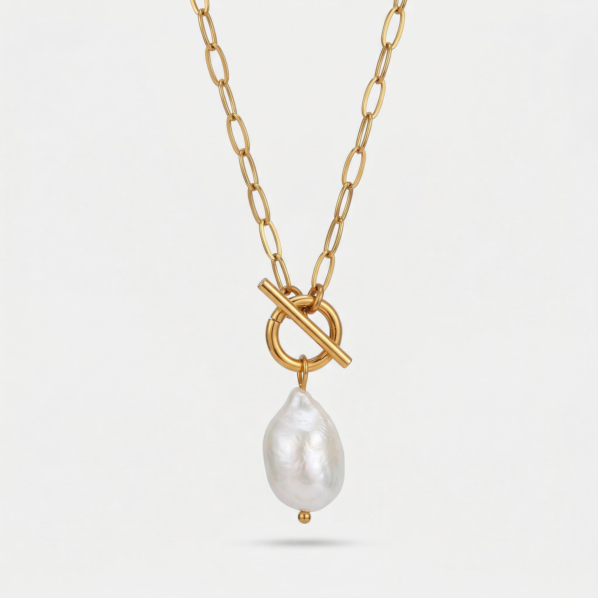 Gold-plated chain necklace with pearl pendant